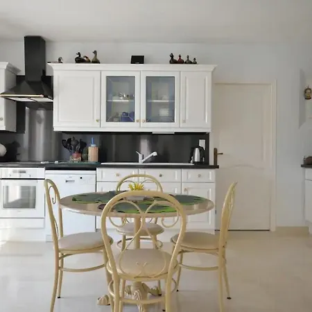 L'hacienda, Haut De , Une Chambre Avec Salle De Bain Et Toilettes Wc Privative