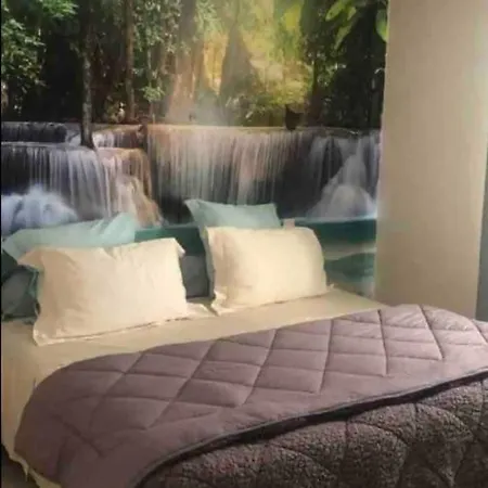 L'hacienda, Haut De , Une Chambre Avec Salle De Bain Et Toilettes Wc Privative Frejus
