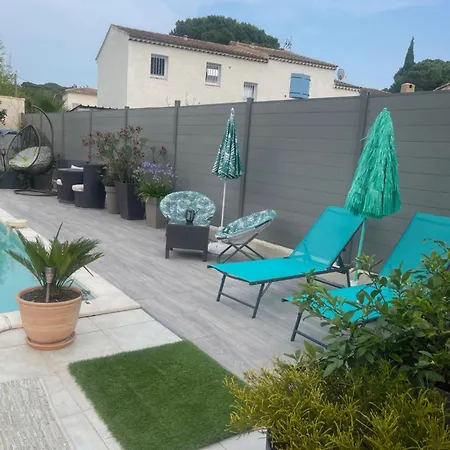 L'hacienda, Haut De , Une Chambre Avec Salle De Bain Et Toilettes Wc Privative Frejus